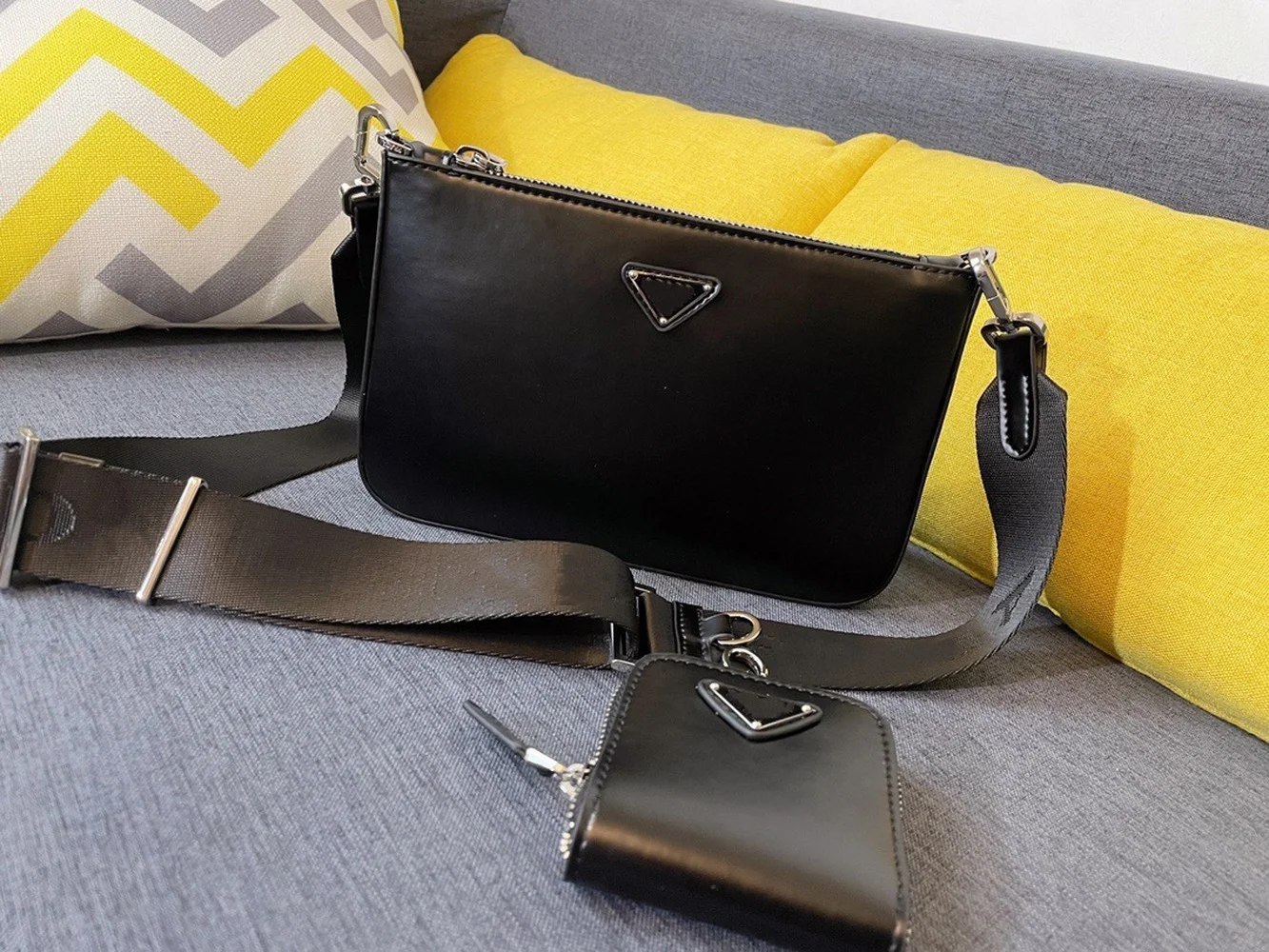 2021 new leather shoulder bag casual men and women available designer handbags designer handbags high quality 
2021 new leather shoulder bag casual men and women available designer handbags designer handbags high quality