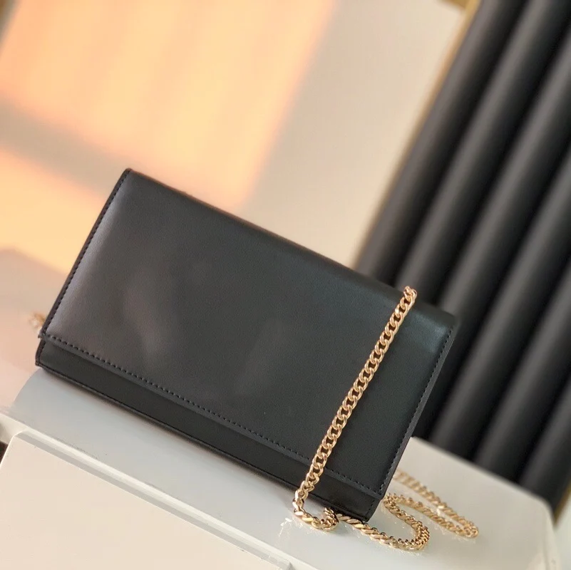 Luxury brand high-end classic ladies messenger bag original designer chain shoulder bag.
Luxury brand high-end classic ladies messenger bag original designer chain shoulder bag.