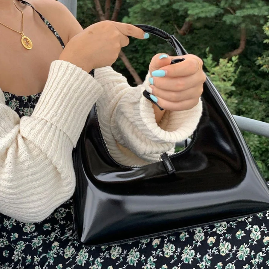 Retro Women Baguette Underarm Bag Patent Leather One-Shoulder Armpit Bags Fashion Street Style Ladies Purses And Handbags Clutch
Retro Women Baguette Underarm Bag Patent Leather One-Shoulder Armpit Bags Fashion Street Style Ladies Purses And Handbags Clutch