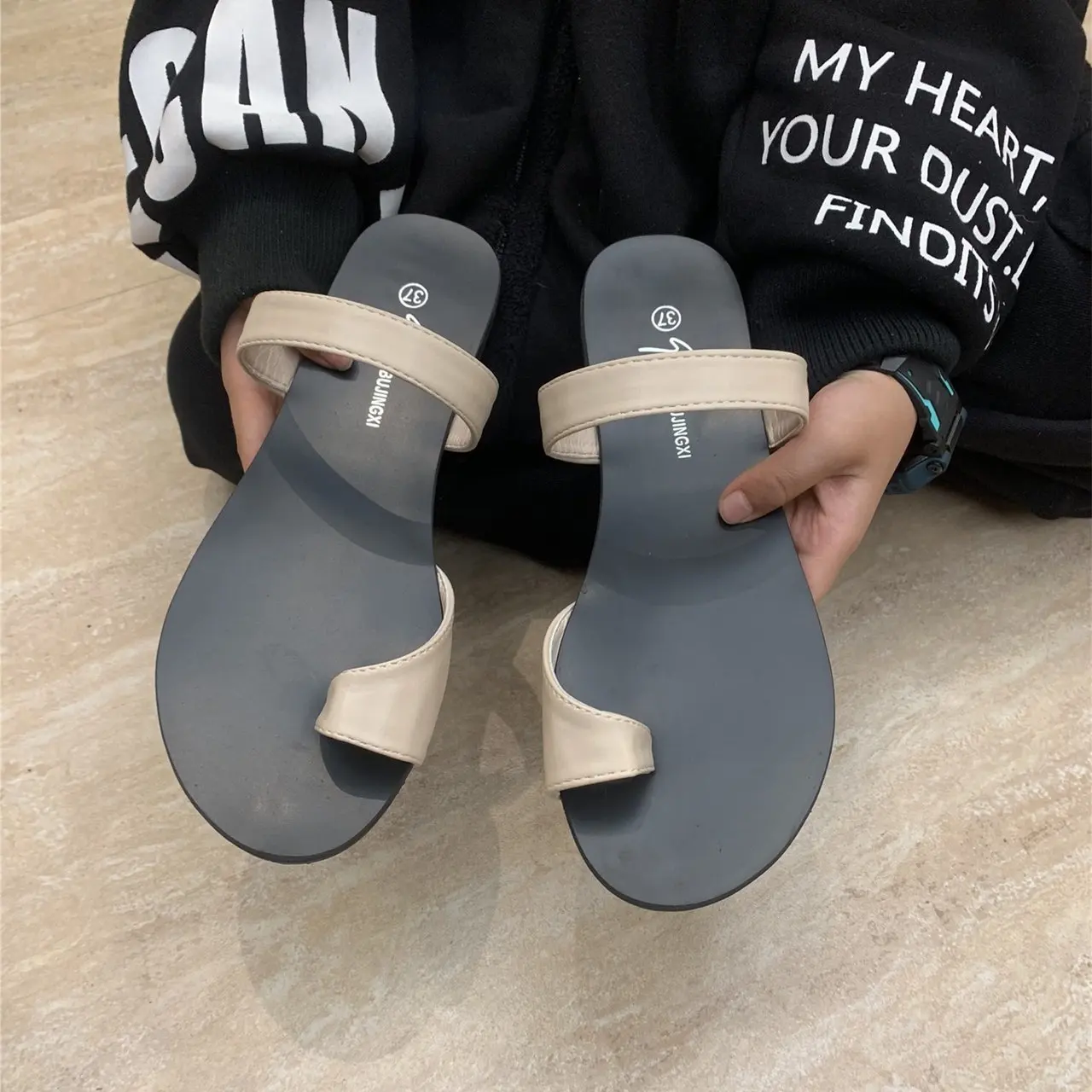 2021 Women Slippers Gladiator Sandals Women Flip Flop Tenis Feminino Summer Shoe Woman Casual Home Beach Slippers Slides Women
2021 Women Slippers Gladiator Sandals Women Flip Flop Tenis Feminino Summer Shoe Woman Casual Home Beach Slippers Slides Women