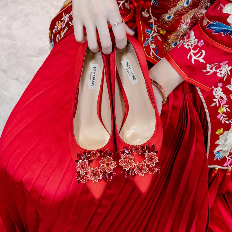 Wedding Shoes High Heel Rhinestone Slik Woman Pumps Pointed Toe Party Dress Shoe Thin Heels Winter Autumn Brand
Wedding Shoes High Heel Rhinestone Slik Woman Pumps Pointed Toe Party Dress Shoe Thin Heels Winter Autumn Brand