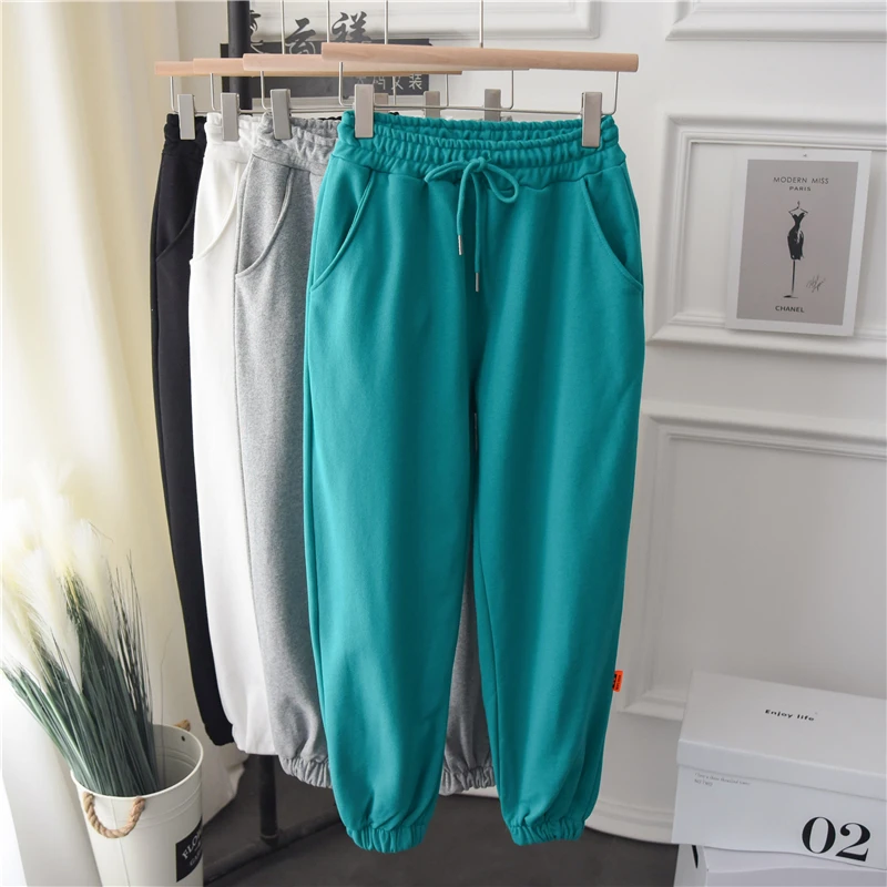 Pants & Capris 
Pants & Capris