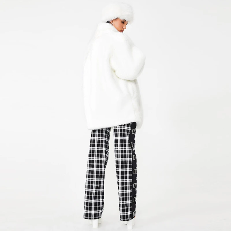 2020 High Quality Women Faux Fur Coat White Female Turn Down Collar Winter Luxurious Warm Fake Fur Lady Coat Casual Jacket
2020 High Quality Women Faux Fur Coat White Female Turn Down Collar Winter Luxurious Warm Fake Fur Lady Coat Casual Jacket