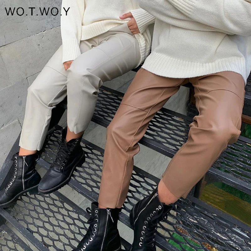 High Waist Spliced Loose Leather Pants Women Autumn Solid Drawstring PU Leather Trousers Women Straight Pants Female 2021
High Waist Spliced Loose Leather Pants Women Autumn Solid Drawstring PU Leather Trousers Women Straight Pants Female 2021