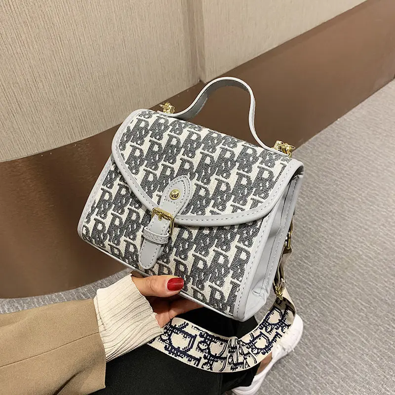 Women's Classic Fashion Shoulder Bag Canvas Female Zipper Hasp Crossbody Handbags Letter Tote Luxury Phone Sachet Top-handle Bag
Women's Classic Fashion Shoulder Bag Canvas Female Zipper Hasp Crossbody Handbags Letter Tote Luxury Phone Sachet Top-handle Bag
