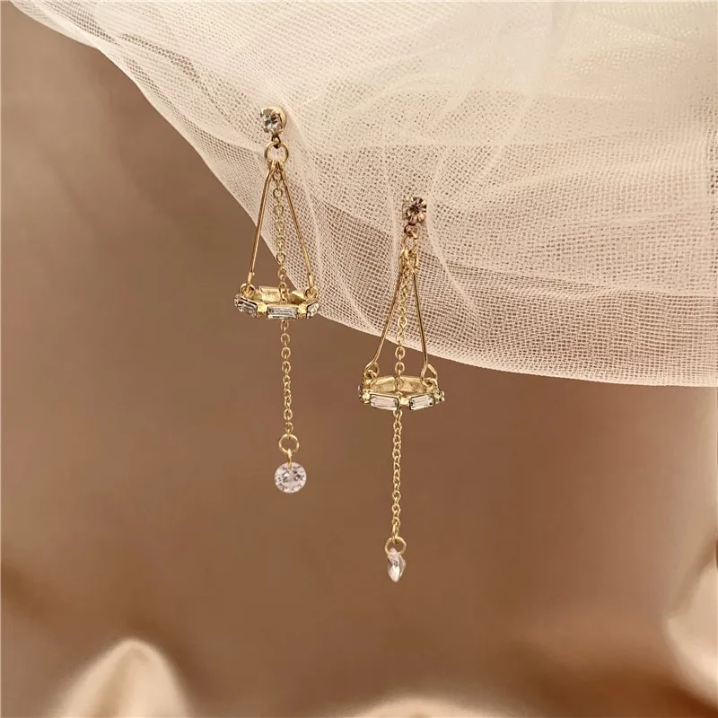 S925 Silver Korean Retro Hollow Three-dimensional Wind Chime Crystal Long Tassel Super Fairy Temperament Earrings for Women
S925 Silver Korean Retro Hollow Three-dimensional Wind Chime Crystal Long Tassel Super Fairy Temperament Earrings for Women