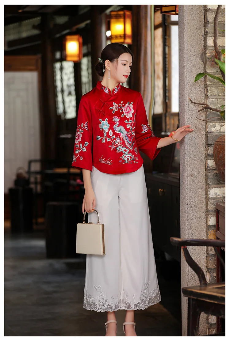 New spring autunmTraditional Chinese style retro flower embroidered big size short section jacket outwear for women
New spring autunmTraditional Chinese style retro flower embroidered big size short section jacket outwear for women
