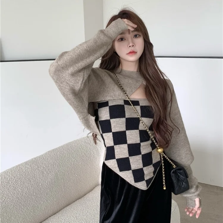 Checkerboard Sweater Blouse Women's Autumn and Winter Loose Short Sweater Hot Girl Suspender Suit Top X2536
Checkerboard Sweater Blouse Women's Autumn and Winter Loose Short Sweater Hot Girl Suspender Suit Top X2536