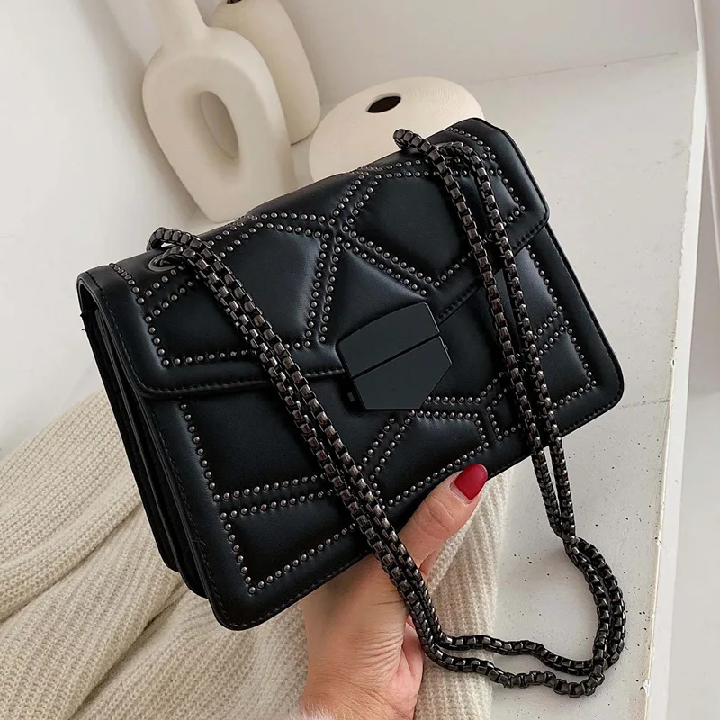 QIAOSANSAN New Texture Small Square Female Bag Single Room Designer Girl Portable Messenger Bag Winter All-match Chain Sticker A
QIAOSANSAN New Texture Small Square Female Bag Single Room Designer Girl Portable Messenger Bag Winter All-match Chain Sticker A