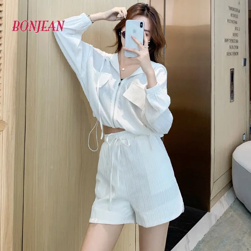 2021 Autumn New Suit Korean Fashion Hooded Long-sleeved Top + Shorts Sports Suit
2021 Autumn New Suit Korean Fashion Hooded Long-sleeved Top + Shorts Sports Suit