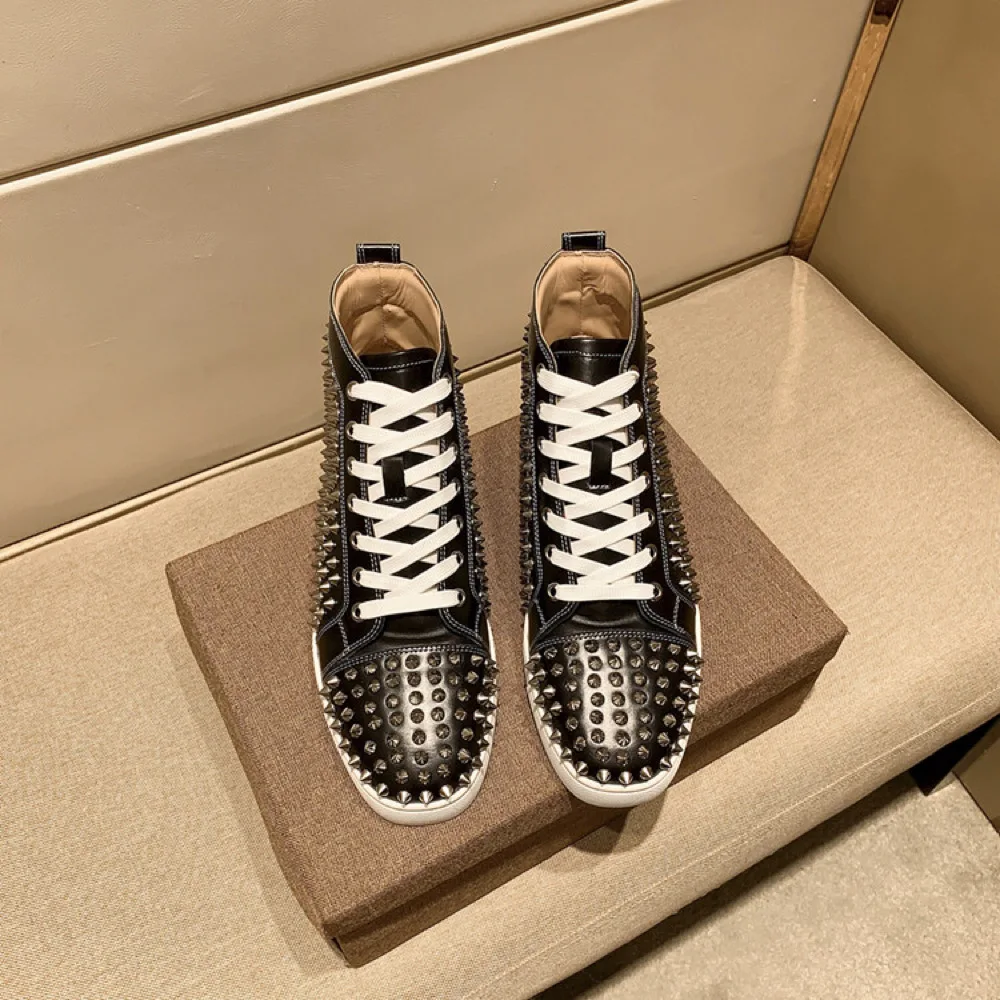 European Tide Brand Black Men's and Women's Shoes High Top Rivets Silver Nails Red Bottom Leather Fashion Luxurious Casual Shoes
European Tide Brand Black Men's and Women's Shoes High Top Rivets Silver Nails Red Bottom Leather Fashion Luxurious Casual Shoes