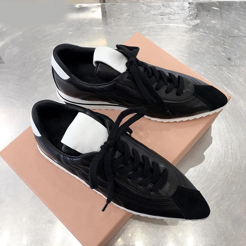 Spring and Summer Black and White Leather Lace-up Pointed Toe Personality Sports Shoes New Casual Comfortable Sneakers
Spring and Summer Black and White Leather Lace-up Pointed Toe Personality Sports Shoes New Casual Comfortable Sneakers