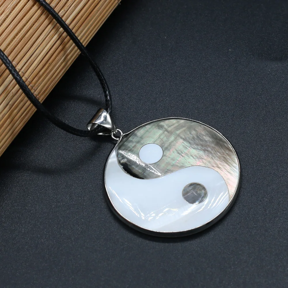 Natural Round Mother of Pearl Shell Wax Thread Shell Necklace for Women Gift Trendy Jewelry Length 55cm Size 46x46mm
Natural Round Mother of Pearl Shell Wax Thread Shell Necklace for Women Gift Trendy Jewelry Length 55cm Size 46x46mm