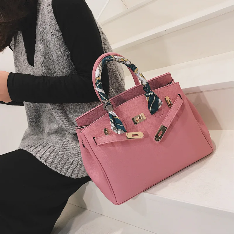 2021 Summer Silk Scarf Handbags European and American Bags Lychee Pattern Single Shoulder Messenger Lock Ladies Handbag
2021 Summer Silk Scarf Handbags European and American Bags Lychee Pattern Single Shoulder Messenger Lock Ladies Handbag