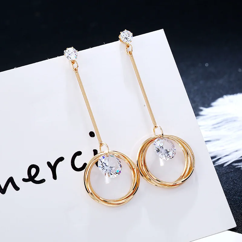 100pcs / lot ultra sparkle zircon crystal earrings women Korean temperament long ring earrings American boastful Earrings
100pcs / lot ultra sparkle zircon crystal earrings women Korean temperament long ring earrings American boastful Earrings