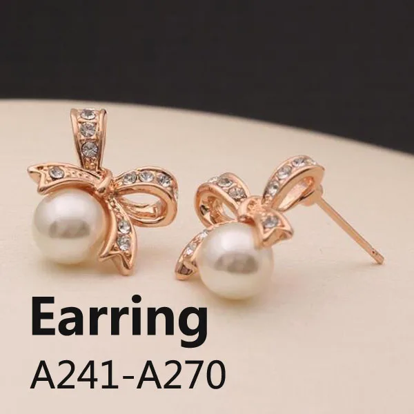 A241-A270 Brand C Classic alloy earring with gold-plated label and zircon micro-inlaid pin European and American fashion
A241-A270 Brand C Classic alloy earring with gold-plated label and zircon micro-inlaid pin European and American fashion