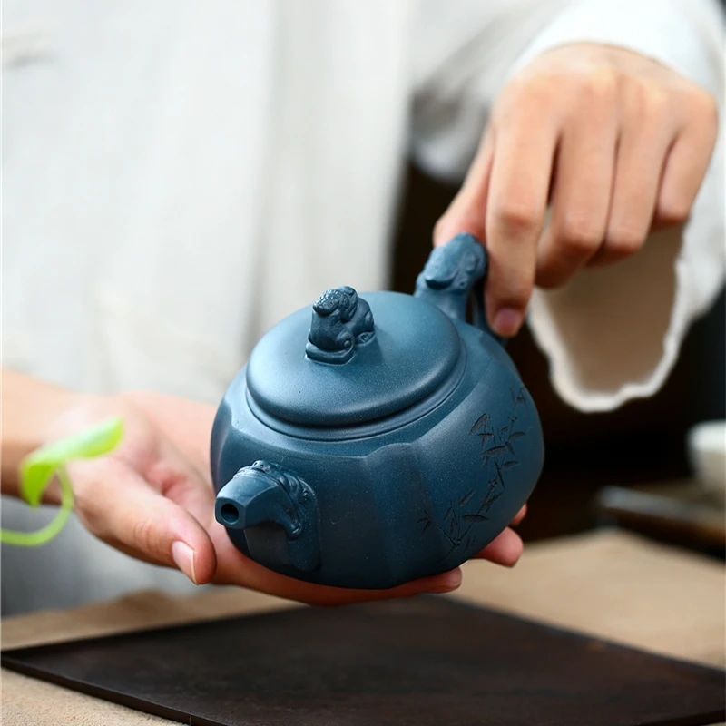 Yixing Dragon Teapot Master Handmade Famous Kettle Send Gift Box
Yixing Dragon Teapot Master Handmade Famous Kettle Send Gift Box