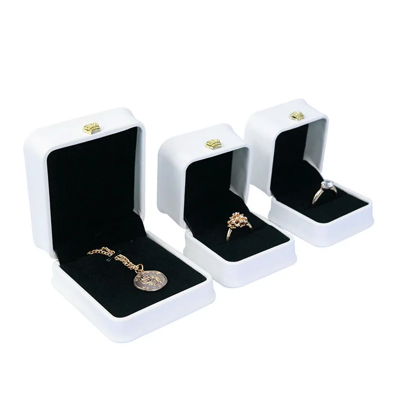 Leather Jewelry Box Ring Holder Gift Packaging Marriage Storage Boxes Presentation Necklace Pendant Jewelry Box Earring Display
Leather Jewelry Box Ring Holder Gift Packaging Marriage Storage Boxes Presentation Necklace Pendant Jewelry Box Earring Display