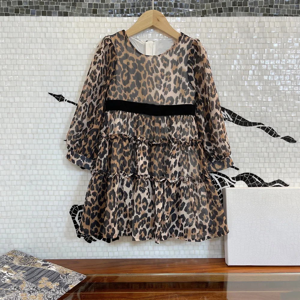 Haute couture 2021 early autumn girls' new chiffon dress with digital leopard print, excellent upper body effect
Haute couture 2021 early autumn girls' new chiffon dress with digital leopard print, excellent upper body effect