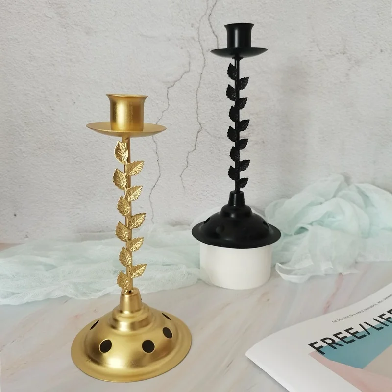 European Style Gold Geometric Leaf Iron Candle Cup Single End Hollow Out Candlestick Home Decoration Ornaments candle wedding
European Style Gold Geometric Leaf Iron Candle Cup Single End Hollow Out Candlestick Home Decoration Ornaments candle wedding