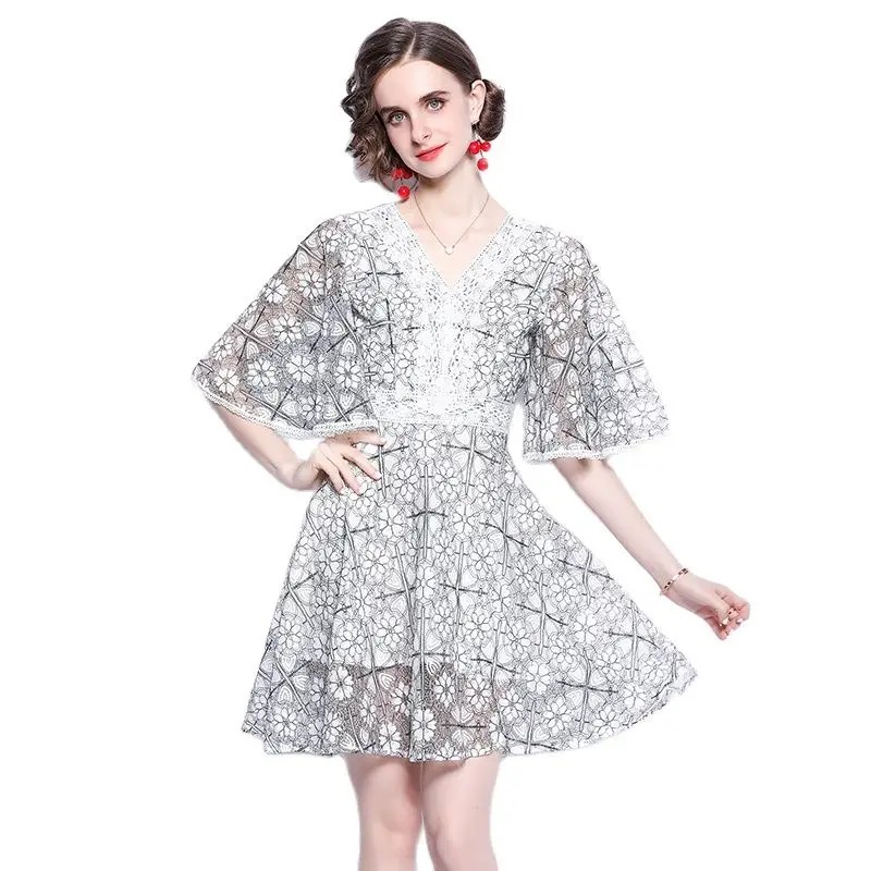 High End Lace Dress With Flared Sleeves V Neck Printing Sexy Temperament Women Clothing
High End Lace Dress With Flared Sleeves V Neck Printing Sexy Temperament Women Clothing