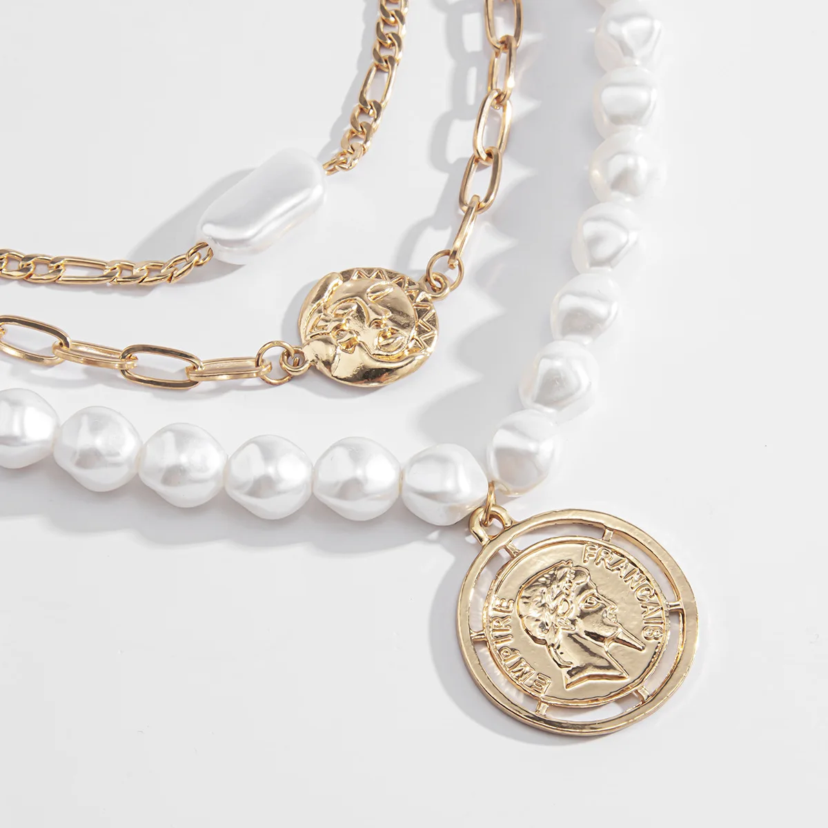 Punk Miami Cuban Temperament Simple Shaped Bead Chain Hip Hop Retro Fashion Portrait Pendant Aesthetic Necklace Female
Punk Miami Cuban Temperament Simple Shaped Bead Chain Hip Hop Retro Fashion Portrait Pendant Aesthetic Necklace Female