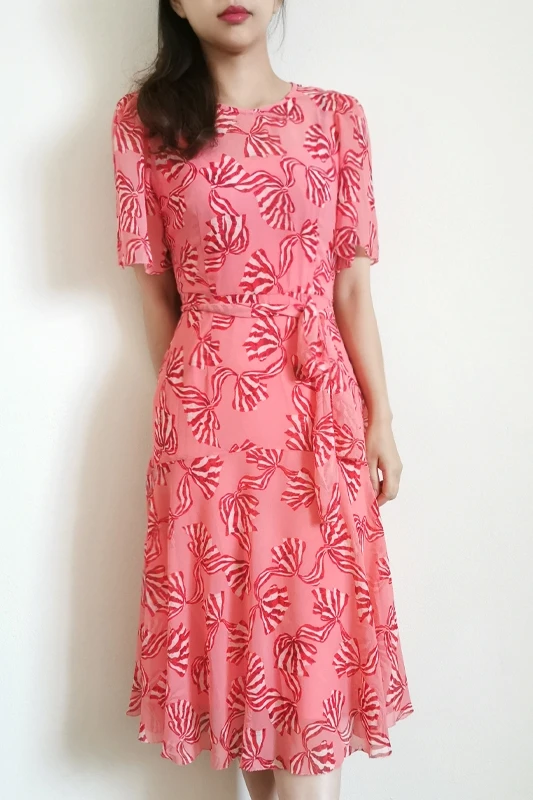 2 PCS Floral Print Short Sleeves Waist Belt Elegant Dress UK Collections 21 New Summer UK 8-16
2 PCS Floral Print Short Sleeves Waist Belt Elegant Dress UK Collections 21 New Summer UK 8-16