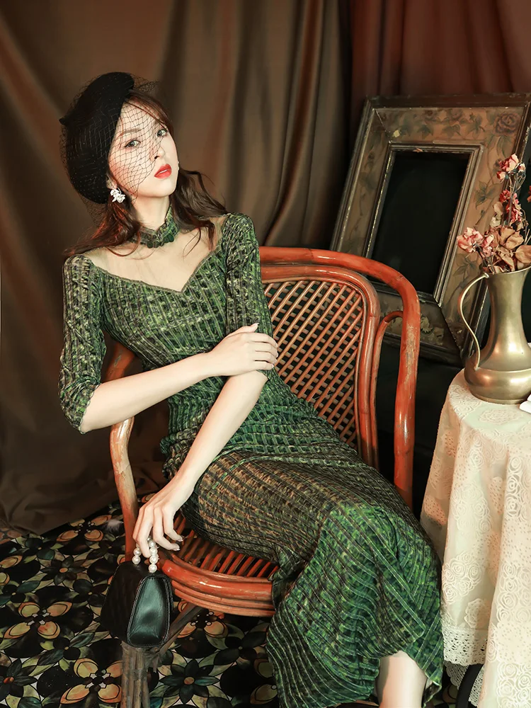 Dress Velvet Sexy Long Slim Temperament Socialite Girls' Retro Chinese Style Improved Dress Fashion Women Fairy
Dress Velvet Sexy Long Slim Temperament Socialite Girls' Retro Chinese Style Improved Dress Fashion Women Fairy