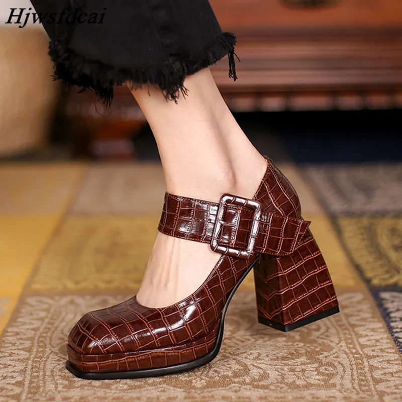 Hjwsfdcai INS 2021 New Women's Lolita Mary Jane Shoes Metal Buckle Platform Shoes Fashion Square Toe Retro Stone Pattern Pumps
Hjwsfdcai INS 2021 New Women's Lolita Mary Jane Shoes Metal Buckle Platform Shoes Fashion Square Toe Retro Stone Pattern Pumps