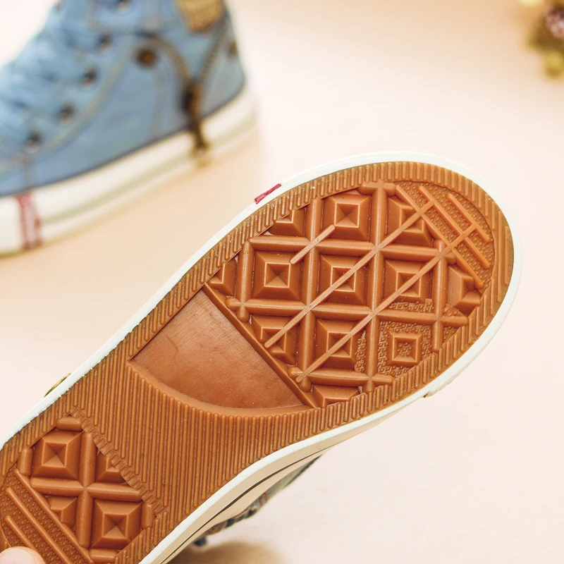 Children's Shoes Boys' Canvas 2021 Spring And Autumn New Kids Shoes Girls' Board Shoes Denim High Top Canvas Zipper Decoration 
Children's Shoes Boys' Canvas 2021 Spring And Autumn New Kids Shoes Girls' Board Shoes Denim High Top Canvas Zipper Decoration