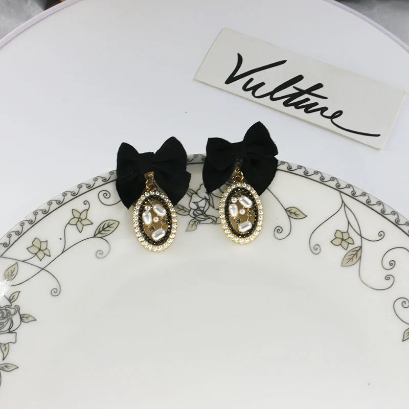 French Style Retro Fabric Bowknot Stud Earrings Black White Fashion Elegant Imitation Pearl Earrings Wholesale Women Jewelry
French Style Retro Fabric Bowknot Stud Earrings Black White Fashion Elegant Imitation Pearl Earrings Wholesale Women Jewelry