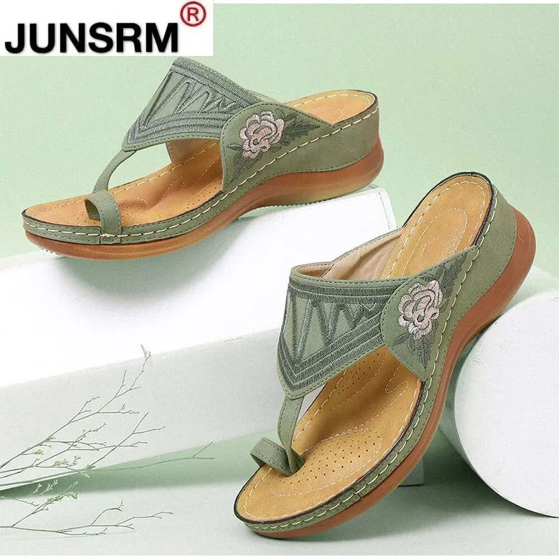 Retro Women's Sandals Leather Ladies Clip Toe Wedges Shoes 2021 Fashion Embroidery Platform Casual Roman Female Beach Shoes
Retro Women's Sandals Leather Ladies Clip Toe Wedges Shoes 2021 Fashion Embroidery Platform Casual Roman Female Beach Shoes