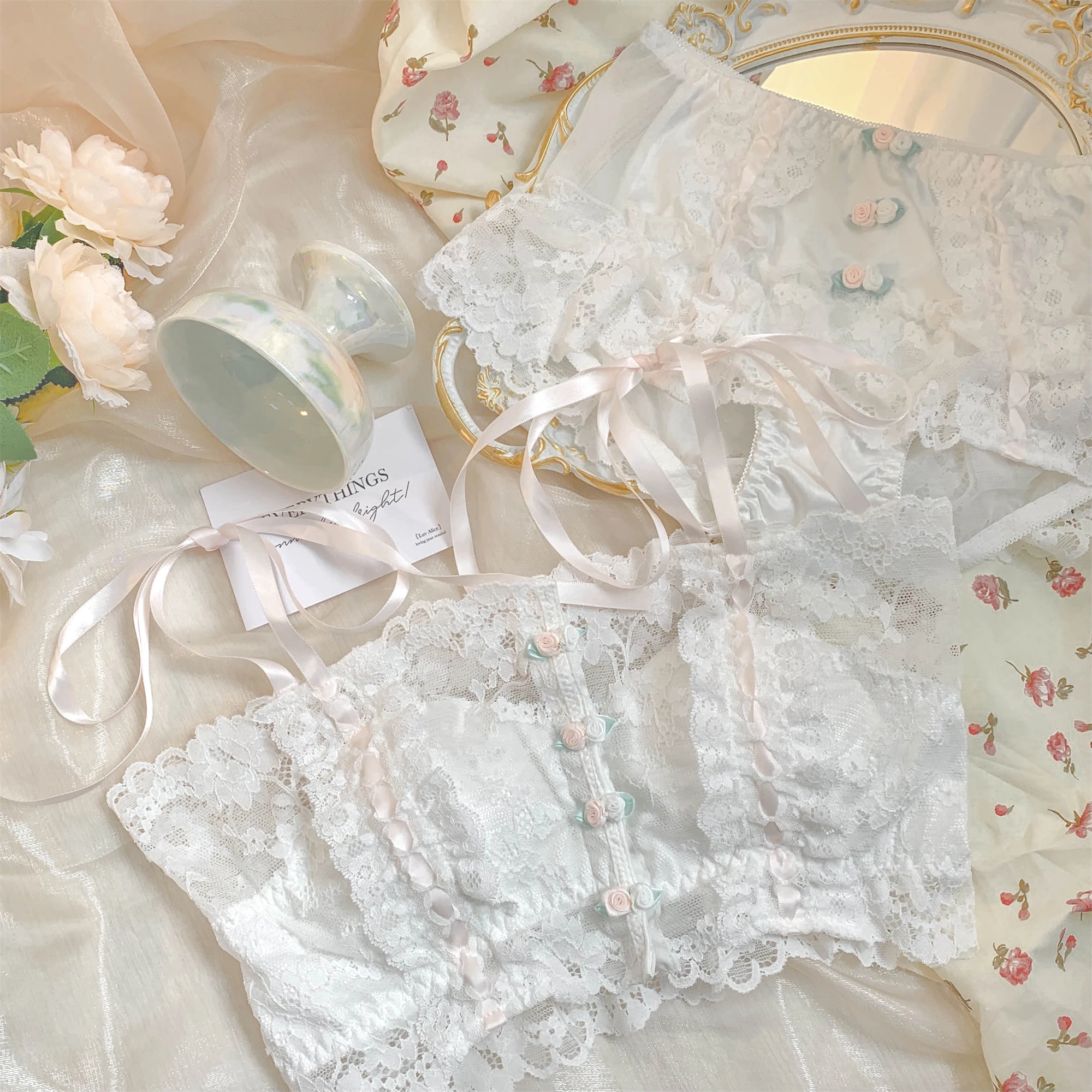 Japanese Solvable Ribbon Lace Flowers Girl Lingerie Set Wire Free Sexy Vest Bra Set Soft Briefs French Underwear Panties Women
Japanese Solvable Ribbon Lace Flowers Girl Lingerie Set Wire Free Sexy Vest Bra Set Soft Briefs French Underwear Panties Women