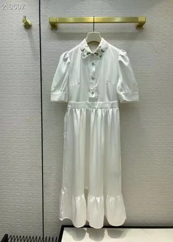 New 2021 Fashion Runway Summer Dress Women's Short Sleeve Floral Embroidery Collar Elegant White Ruffles Midi Dresses
New 2021 Fashion Runway Summer Dress Women's Short Sleeve Floral Embroidery Collar Elegant White Ruffles Midi Dresses