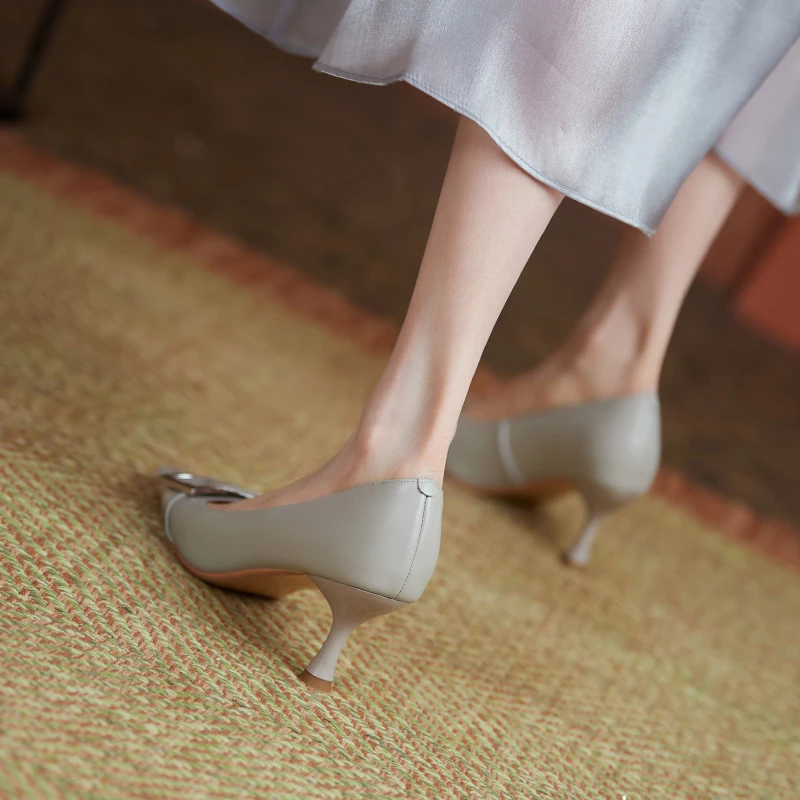 Women pumps natural Leather shoes 22-24.5cm Cowhide upper Full leather square toe Stiletto metal buckle womans shoes heels women
Women pumps natural Leather shoes 22-24.5cm Cowhide upper Full leather square toe Stiletto metal buckle womans shoes heels women