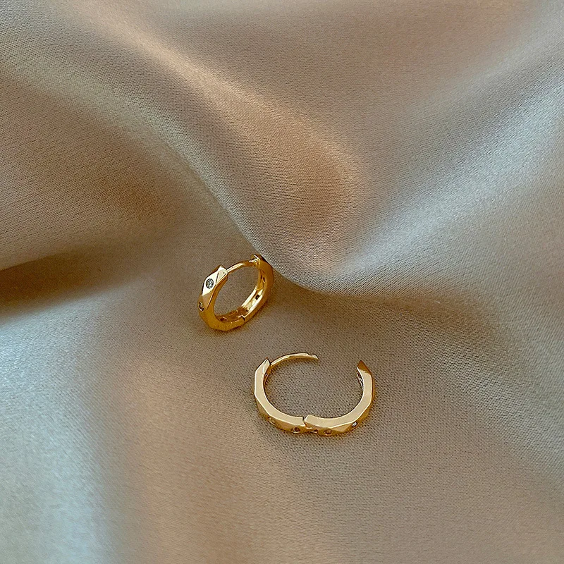 S925 silver earrings fashion simple personality zircon round earrings ear bone buckle wild woman boy girl earrings jewelry
S925 silver earrings fashion simple personality zircon round earrings ear bone buckle wild woman boy girl earrings jewelry