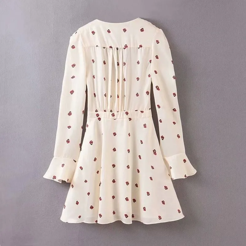 2020 summer new bohemian dress white fashion deep V-neck retro flower print dress
2020 summer new bohemian dress white fashion deep V-neck retro flower print dress