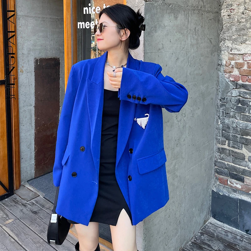 SHENGPALAE Fashion Blue Brooch Blazer Women's Autumn 2021 New Notched Loose Double Breasted Split Long Sleeve Suit Jacket Female
SHENGPALAE Fashion Blue Brooch Blazer Women's Autumn 2021 New Notched Loose Double Breasted Split Long Sleeve Suit Jacket Female