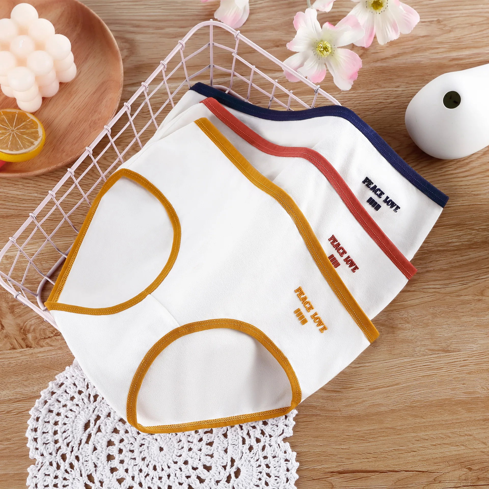 3-piece autumn new style, underwear girl cotton girl comfortable low waist breathable handbag hip ladies briefs panties women
3-piece autumn new style, underwear girl cotton girl comfortable low waist breathable handbag hip ladies briefs panties women