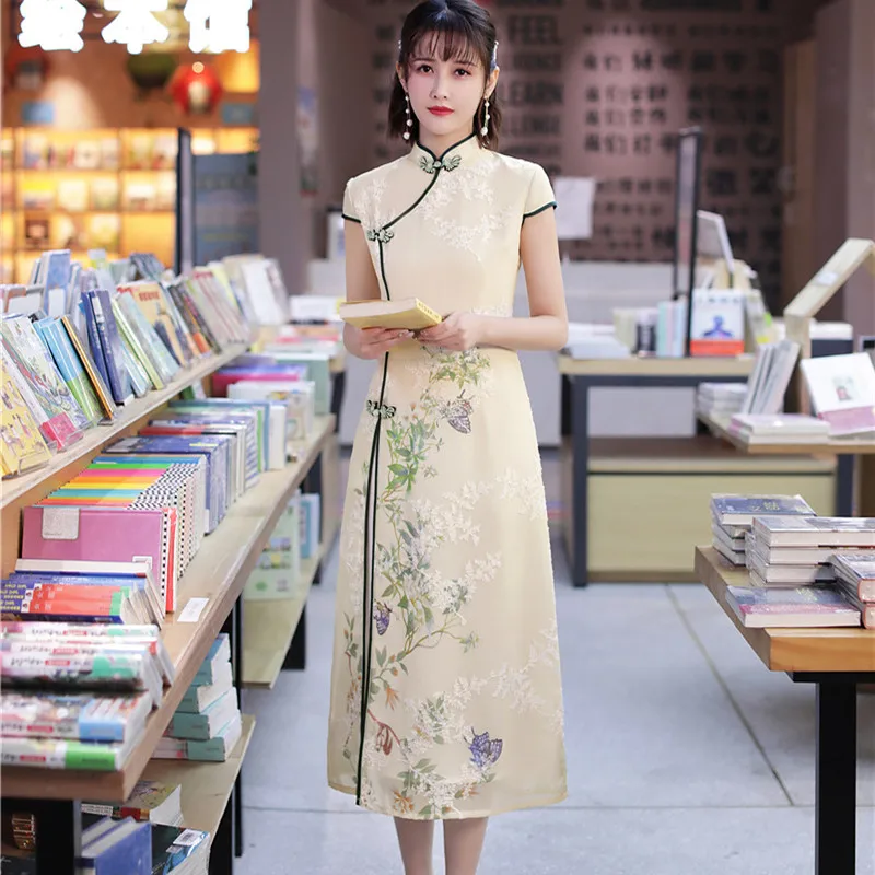Traditional Embroidery Applique Chiffon Women Aodai Qipao Oriental Female Lace Cheongsam Novelty Chinese Formal Dress M-3XL
Traditional Embroidery Applique Chiffon Women Aodai Qipao Oriental Female Lace Cheongsam Novelty Chinese Formal Dress M-3XL