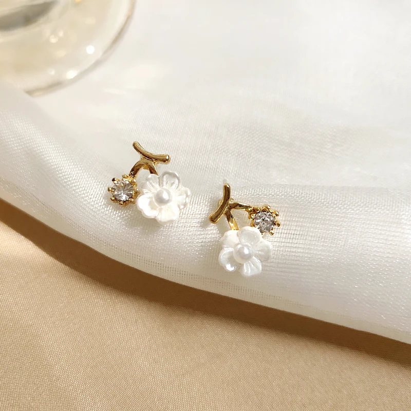S925 needle Women Jewelry White Resin Flower Earrings Popular Design High Quality Shiny Crystal Stud Earrings For Girl Gifts
S925 needle Women Jewelry White Resin Flower Earrings Popular Design High Quality Shiny Crystal Stud Earrings For Girl Gifts