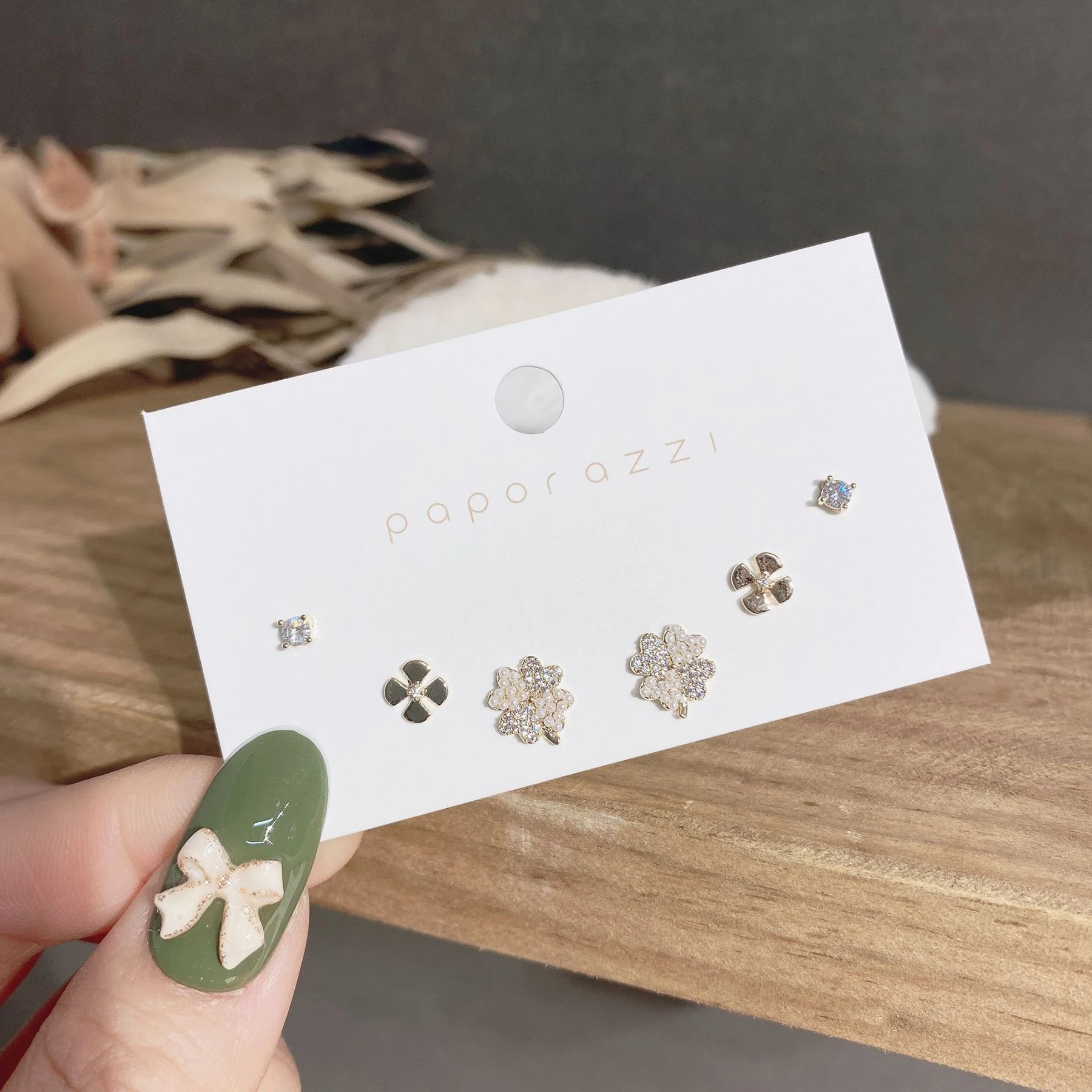 S925 Silver Needle Net Red Same Shining Zircon Small Earrings Fashion Simple Flower Earring Set Series Female Simple Stud
S925 Silver Needle Net Red Same Shining Zircon Small Earrings Fashion Simple Flower Earring Set Series Female Simple Stud