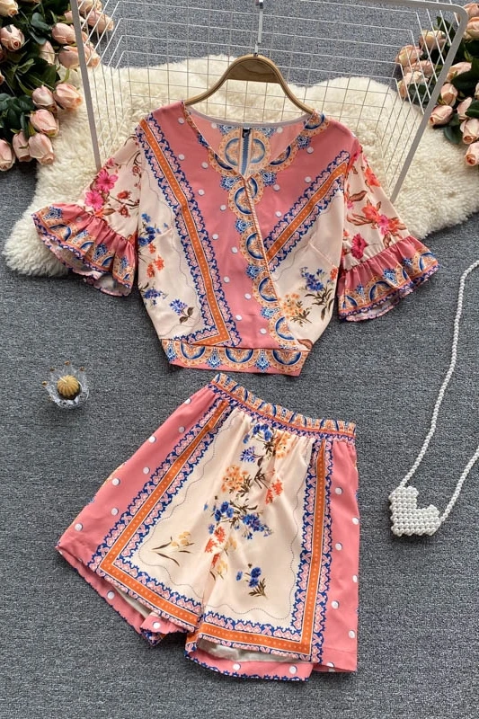 Retro holiday style printing suit 2021 new female chiffon top all-match wide-leg shorts two-piece trend
Retro holiday style printing suit 2021 new female chiffon top all-match wide-leg shorts two-piece trend