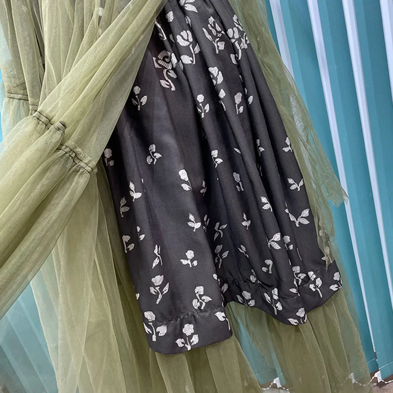 TWOTWINSTYLE Green Floral Print Patchwork Mesh Summer Dress Female Halter Sleeveless Open Back Loose Mini Dresses For Women 2021
TWOTWINSTYLE Green Floral Print Patchwork Mesh Summer Dress Female Halter Sleeveless Open Back Loose Mini Dresses For Women 2021
