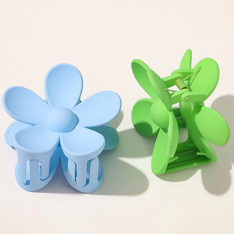 Korean Hair Claws Crab Women Candy Color Hair Clips Clamps New Hairpins Flower Shaped Girls Hair Accessories Headwear Claw Clips
Korean Hair Claws Crab Women Candy Color Hair Clips Clamps New Hairpins Flower Shaped Girls Hair Accessories Headwear Claw Clips