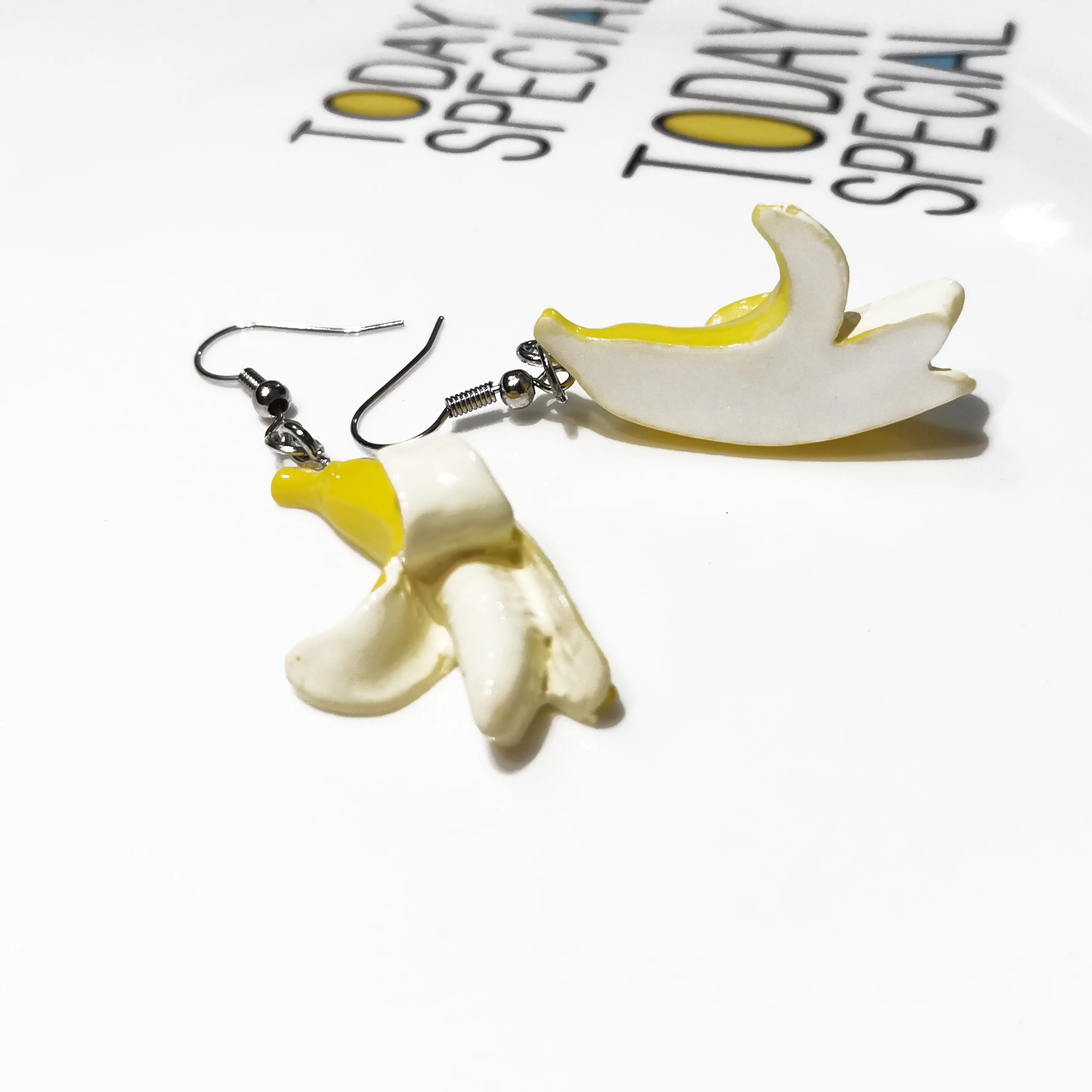Hand-Made Personalized Creative Fruit Fashion Cute Banana Earrings Simulation Painless Ear Clips
Hand-Made Personalized Creative Fruit Fashion Cute Banana Earrings Simulation Painless Ear Clips