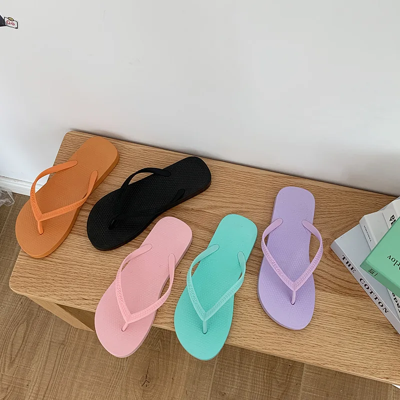 Summer New Slippers Shoes Women's Casual Fashion Flip-flops Outer Wear Non-slip Soft Bottom Beach Sandals and Slippers
Summer New Slippers Shoes Women's Casual Fashion Flip-flops Outer Wear Non-slip Soft Bottom Beach Sandals and Slippers