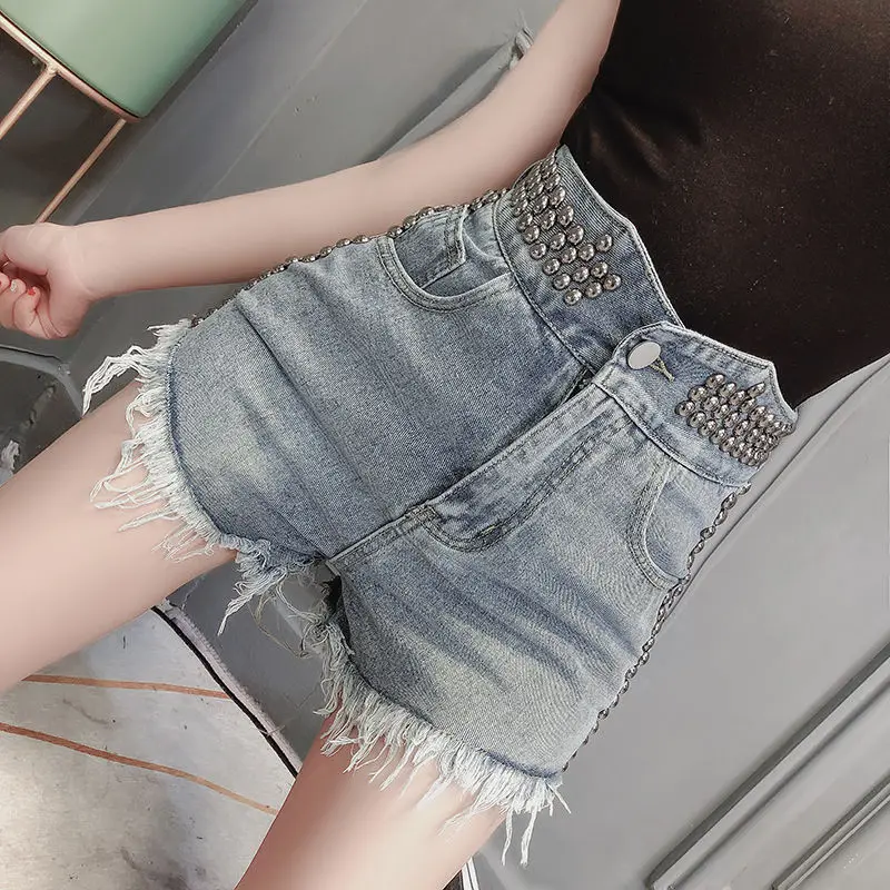 2021 Women Spring Summer Vintage Button Denim Shorts Female Beading High Waist Wide Leg Shorts Ladies Casual Solid Hotpants G357
2021 Women Spring Summer Vintage Button Denim Shorts Female Beading High Waist Wide Leg Shorts Ladies Casual Solid Hotpants G357