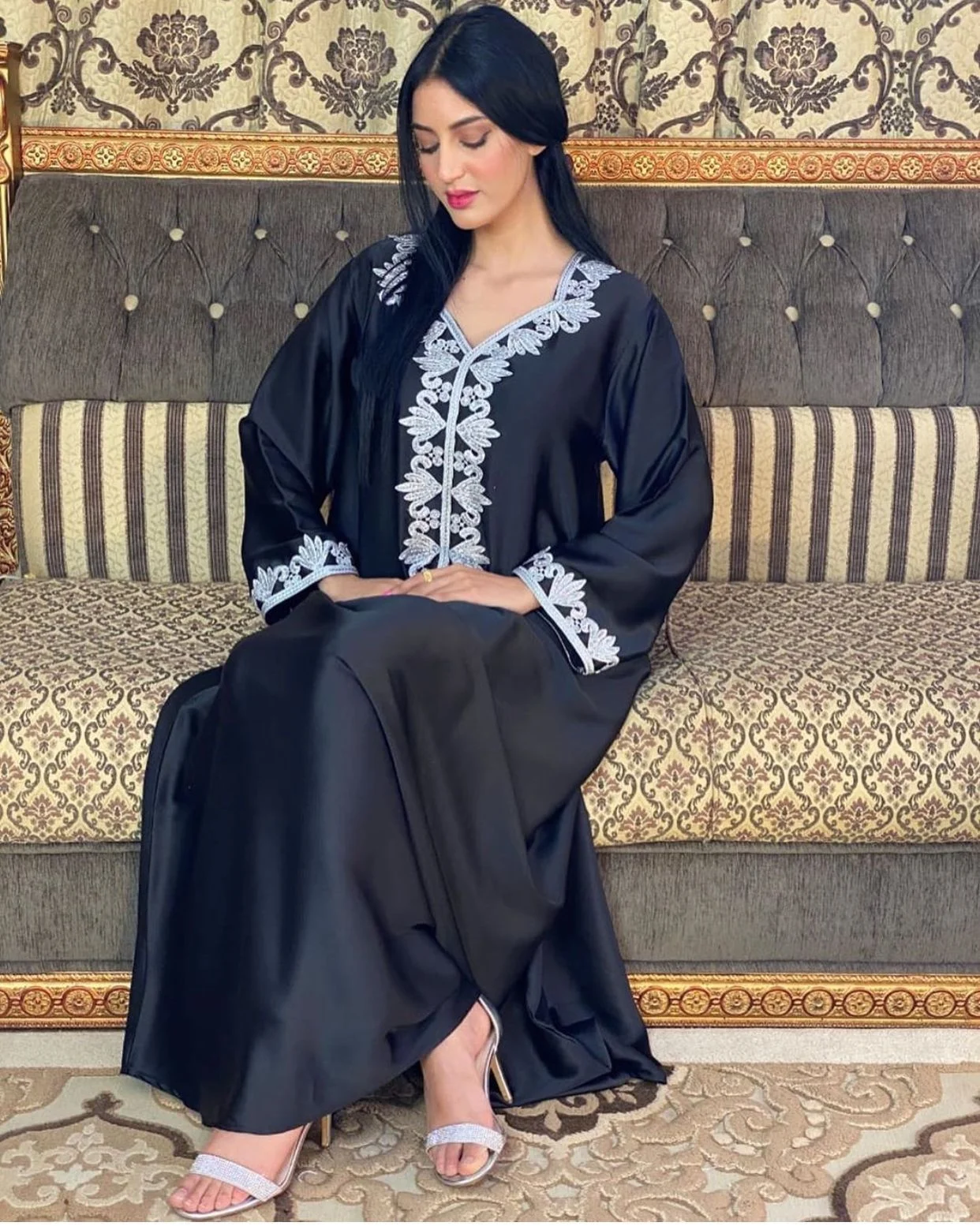 Ladies ethnic embroidered gold-plated multicolor satin elegant dress Jalabiya Muslim Dubai Arab Morocco Kaftan women's robe 2021
Ladies ethnic embroidered gold-plated multicolor satin elegant dress Jalabiya Muslim Dubai Arab Morocco Kaftan women's robe 2021