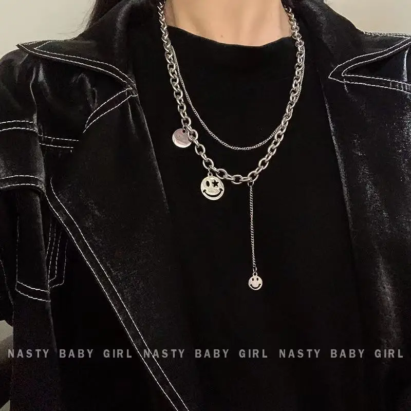 Chain on the neck women's titanium steel chain smiley face necklace women's necklace neck suspension pendant aesthetic jewelry
Chain on the neck women's titanium steel chain smiley face necklace women's necklace neck suspension pendant aesthetic jewelry